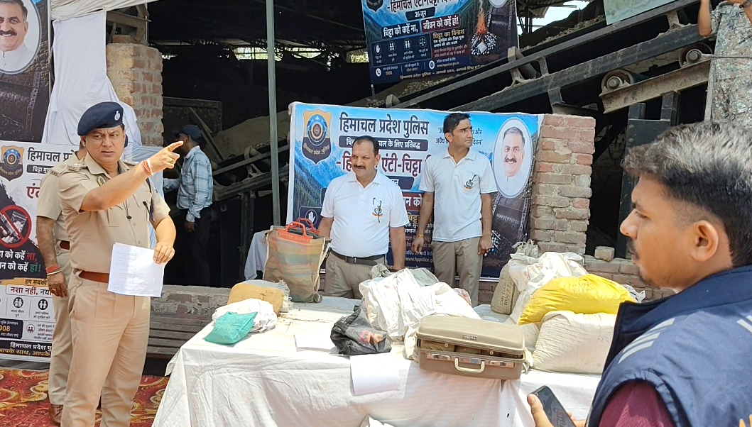 अंतरराष्ट्रीय नशा निषेध दिवस पर सिरमौर पुलिस ने 54.26 लाख रुपये के मादक पदार्थ किए नष्ट