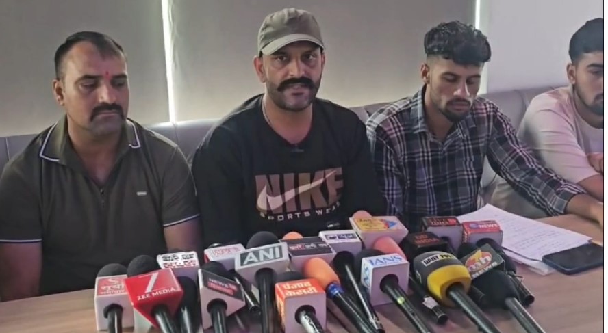 हाउसलेस को एक मुश्त मिले मुआवजा, रेणुका बांध विस्थापित संघर्ष समिति ने उठाई मांग