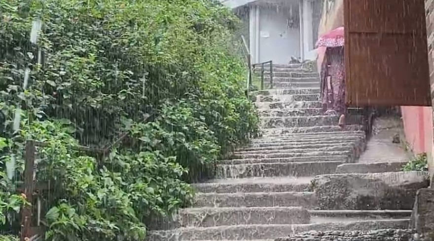 सिरमौर में 24 घंटे में 111 एमएम बारिश दर्ज, 34 सड़कें बंद, PWD को करीब 87 लाख रुपए का नुकसान