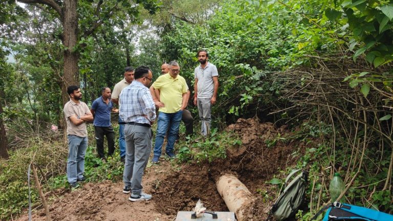 विधायक अजय सोलंकी ने नाहन में पेयजल संकट को लेकर किया मौके का निरीक्षण, स्थायी समाधान के दिए निर्देश