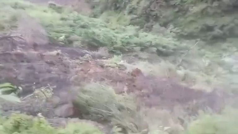 नौहराधार में भयंकर भूस्खलन, खतरे की जद में आए मकानो को करवाया गया खाली, डीसी की लोगों से सतर्क रहने की अपील