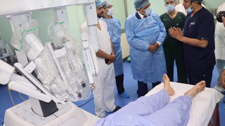 मुख्यमंत्री ने टांडा चिकित्सा महाविद्यालय में रॉबोटिक सर्जरी का शुभारम्भ किया