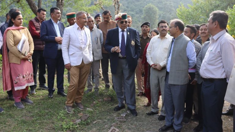 स्वास्थ्य मंत्री डॉ. धनी राम शांडिल ने कोटला बड़ोग में बनने वाले आधुनिक नशा मुक्ति एवं पुनर्वास केंद्र स्थल का निरीक्षण कर 142•7 बीघा भूमि का किया चयन 