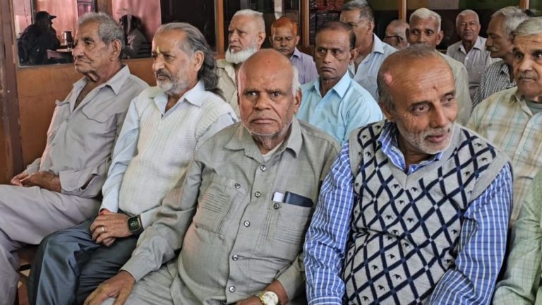 बिजली बोर्ड पेंशनरों ने सरकार से पेंशनरों के लंबित वितीय लाभ जारी करने की उठाई मांग, लंबे समय से पेंशनरों को नही मिले लाभ