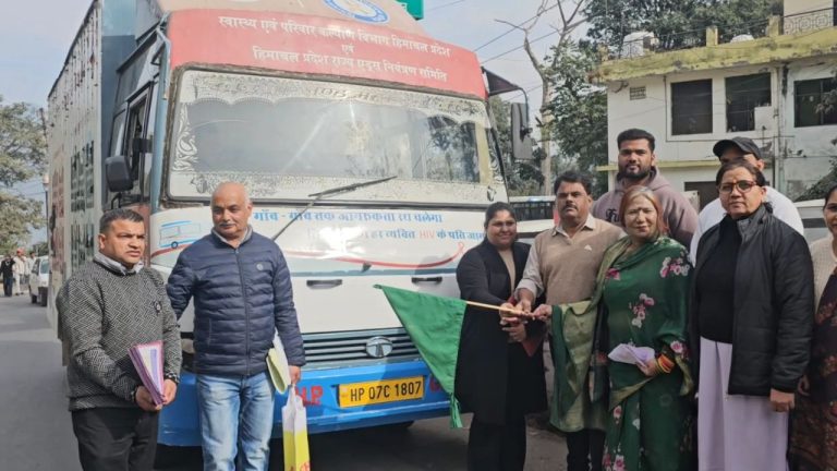 सिरमौर में 31 दिसंबर तक चलेगा विशेष एड्स जागरूकता अभियान, जागरूकता वाहन को नाहन से दिखाई गई हरी झंडी