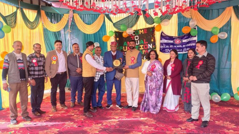 बर्मापापड़ी स्कूल में धूमधाम से मनाया गया वार्षिक पारितोषिक वितरण समारोह