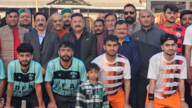 नाहन चौगान मैदान में राज्य स्तरीय फुटबॉल प्रतियोगिता का शुभारंभ