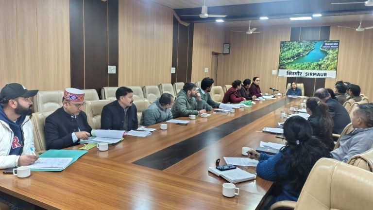 10 साल पहले बने आधार कार्ड को अपडेट करवाना अति आवश्यक : उपायुक्त