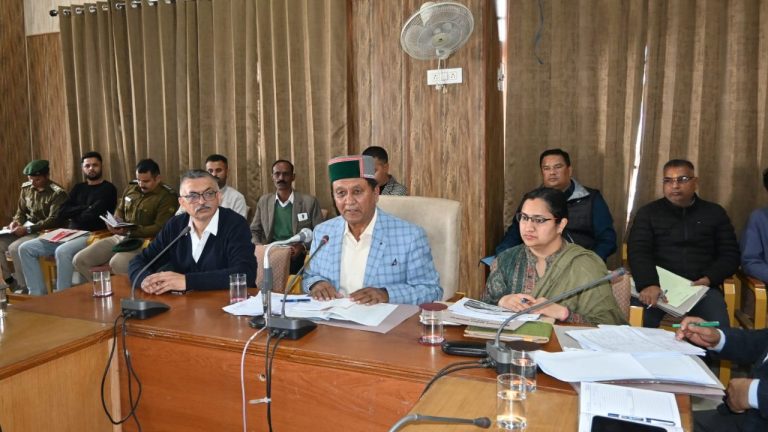 मंत्री जगत सिंह नेगी ने बचत भवन में वन अधिकार अधिनियम, राजस्व मामले तथा आपदा की समीक्षा बैठक की अध्यक्षता की 