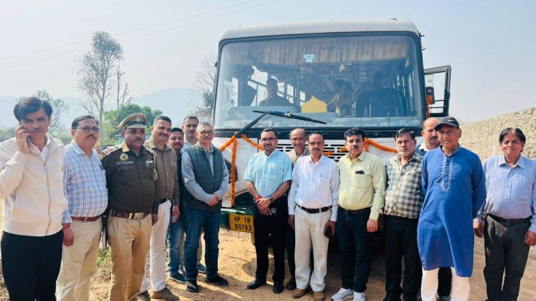 सड़क सुविधा से जुड़ा कोटड़ी गाँव, विधायक अजय सोलंकी की मौजूदगी में कोटडी गांव पहुंची HRTC बस