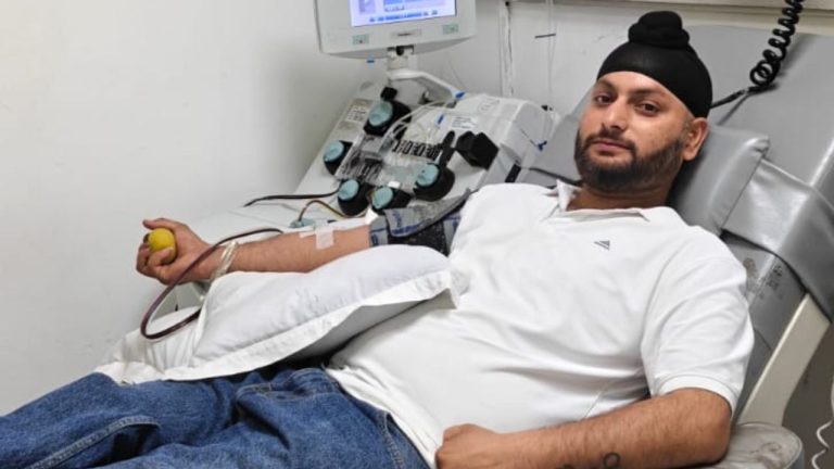 ड्रॉप्स ऑफ़ हॉप्स के सदस्य हरजीत सिंह उर्फ़ शैम्पी भाई ने 25वीं बार किया रक्तदान, मरीज को मिला जीवनदान